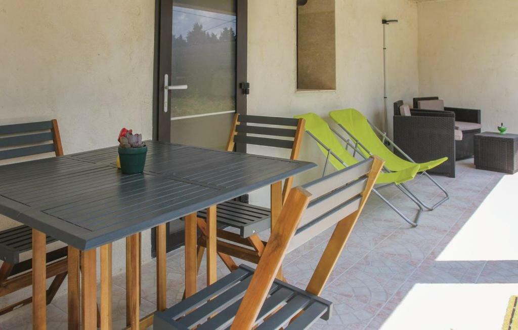 Maison 4 Etoiles Et Studio 3 Etoiles Independants Avec Piscine LʼIsle-sur-la-Sorgue Exterior foto